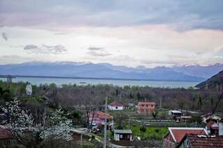Гостевой дом Guesthouse Skadar Lake Вирпазар Двухместный номер с 1 кроватью или 2 отдельными кроватями, вид на озеро-6