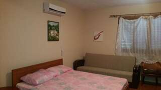 Гостевой дом Guesthouse Skadar Lake Вирпазар Номер с кроватью размера "king-size" и видом на озеро-12